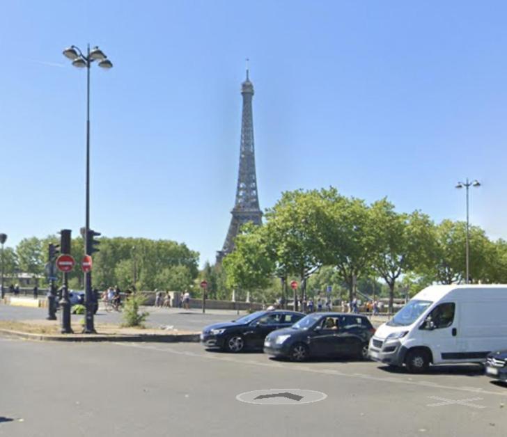 Av Montaigne Champs Elysee パリ エクステリア 写真