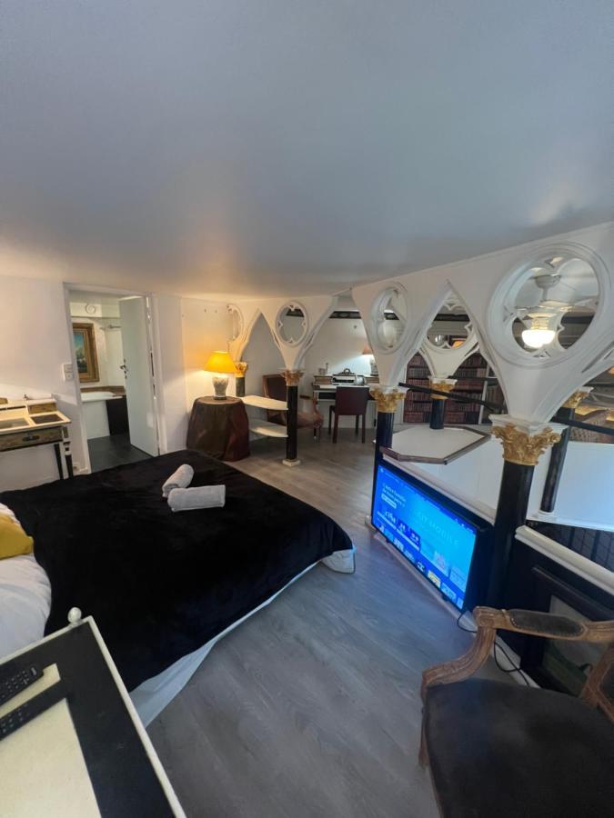 Av Montaigne Champs Elysee パリ エクステリア 写真